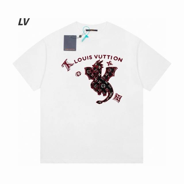 Louis Vuitton Lv 路易威登龙年限定款老花立体logo小飞龙短袖t恤 市场最高品质 欢迎对比 面料采用280G双纱棉面料 宽松版型 男女同款 进口